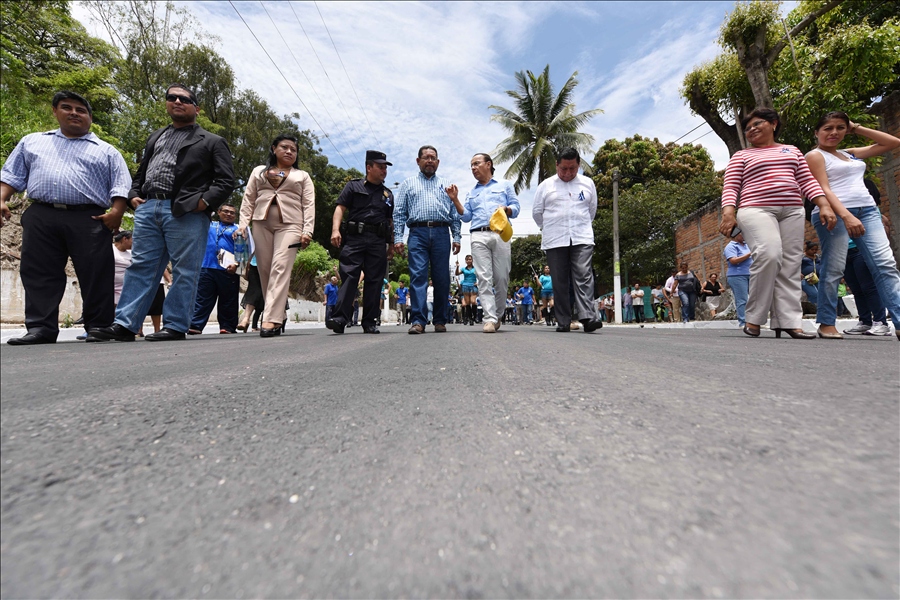 MOP entrega el recarpeteo de Calle Magisterial, Colonia Zacamil, Mejicanos